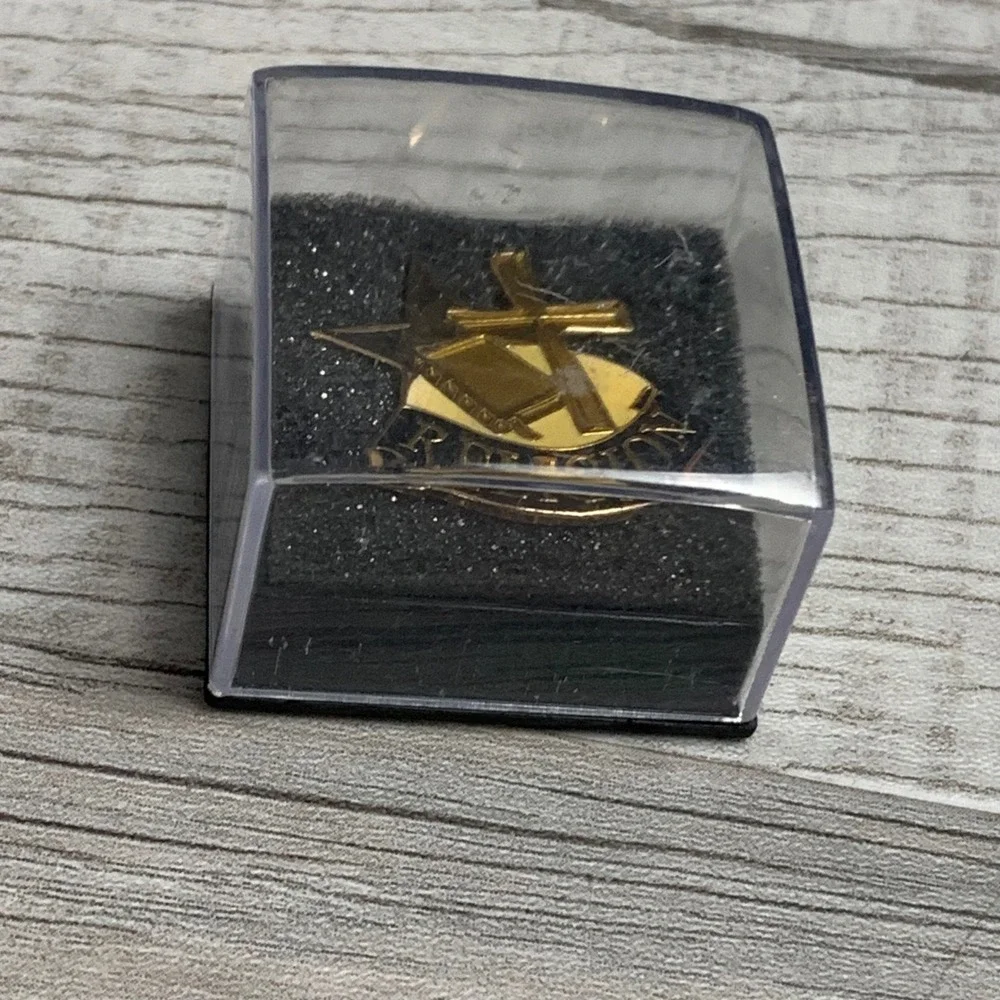 Unbranded polished gold